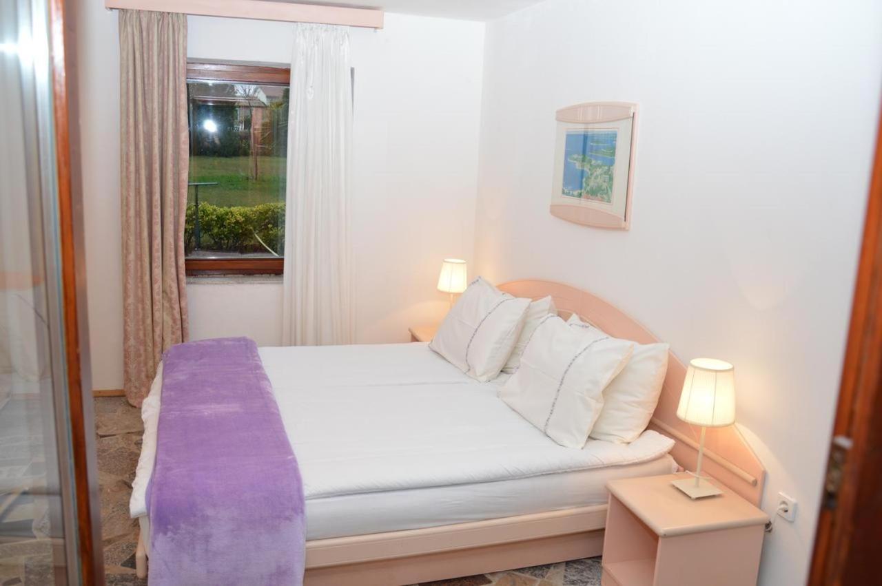 Apartments Agata Nova Vas  ภายนอก รูปภาพ